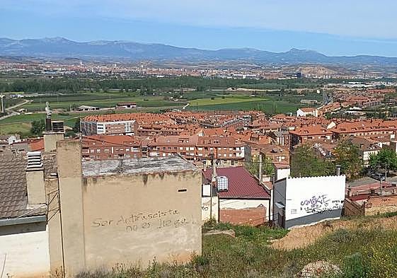 Vistas a Logroño desde lo alto del barrio de bodegas.
