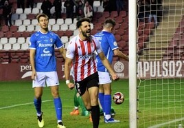 Jony celebra uno de sus últimos goles, contra el Barbastro.