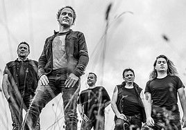 Los cinco integrantes del grupo navarro Lendakaris Muertos.