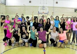 El grupo de aficionadas que han regresado a las canchas, en una de sus sesiones de entrenamiento.