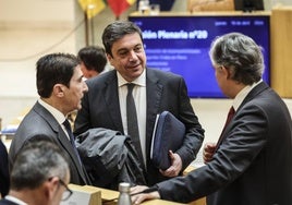 El consejero de Educación, Alberto Galiana, en la última sesión del Parlamento de La Rioja.