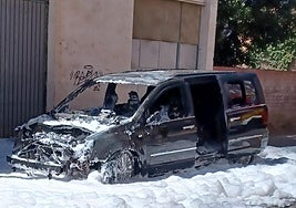 Arde un vehículo en el centro de Lardero