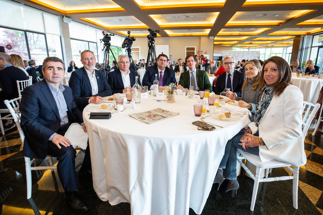 Enrique Medrano, Rubén Antoñanzas, José Ángel Lacalzada, Sergio Martínez, Ángel Alda, Héctor Alacid, Patricia Lacarra y María Jiménez.