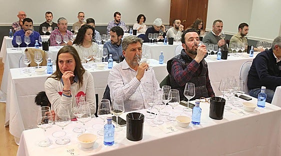 Ernesto Sáenz Yustes, en el club de catas