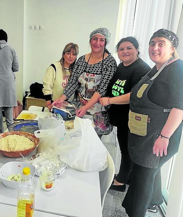 Imagen secundaria 2 - Las recetas de siempre unen a los vecinos en los fogones