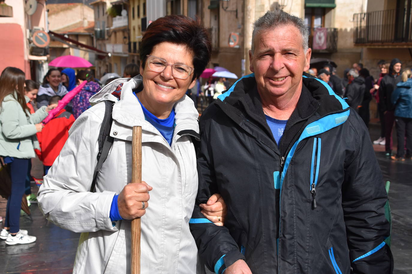 Numeroso público en el paseo saludable de Aguilar