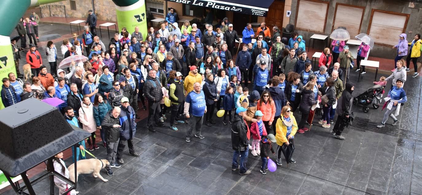 Numeroso público en el paseo saludable de Aguilar