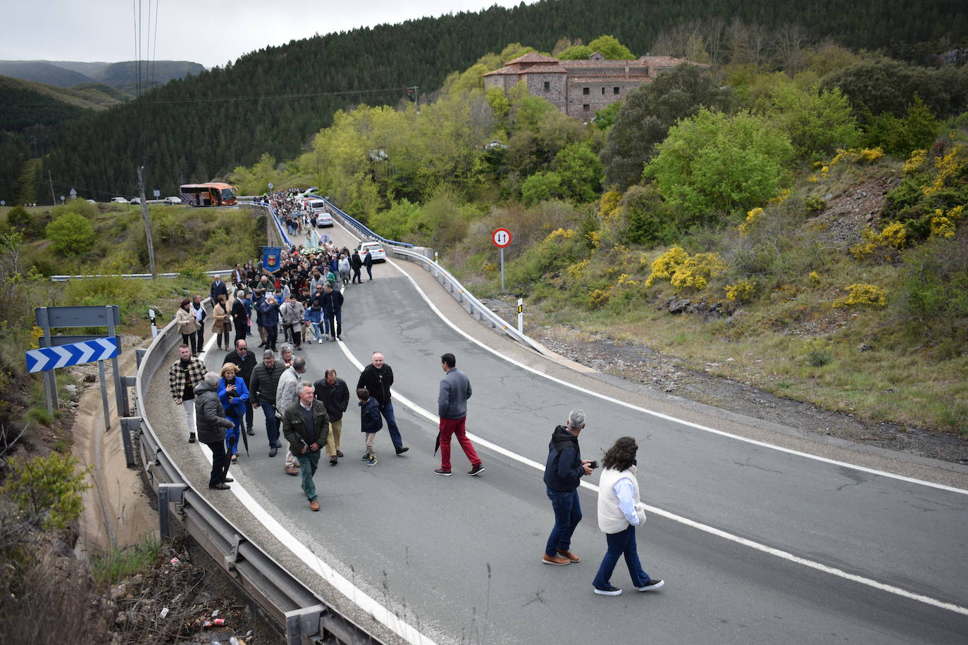 Procesión de la Virgen de Tómalos en Torrecilla