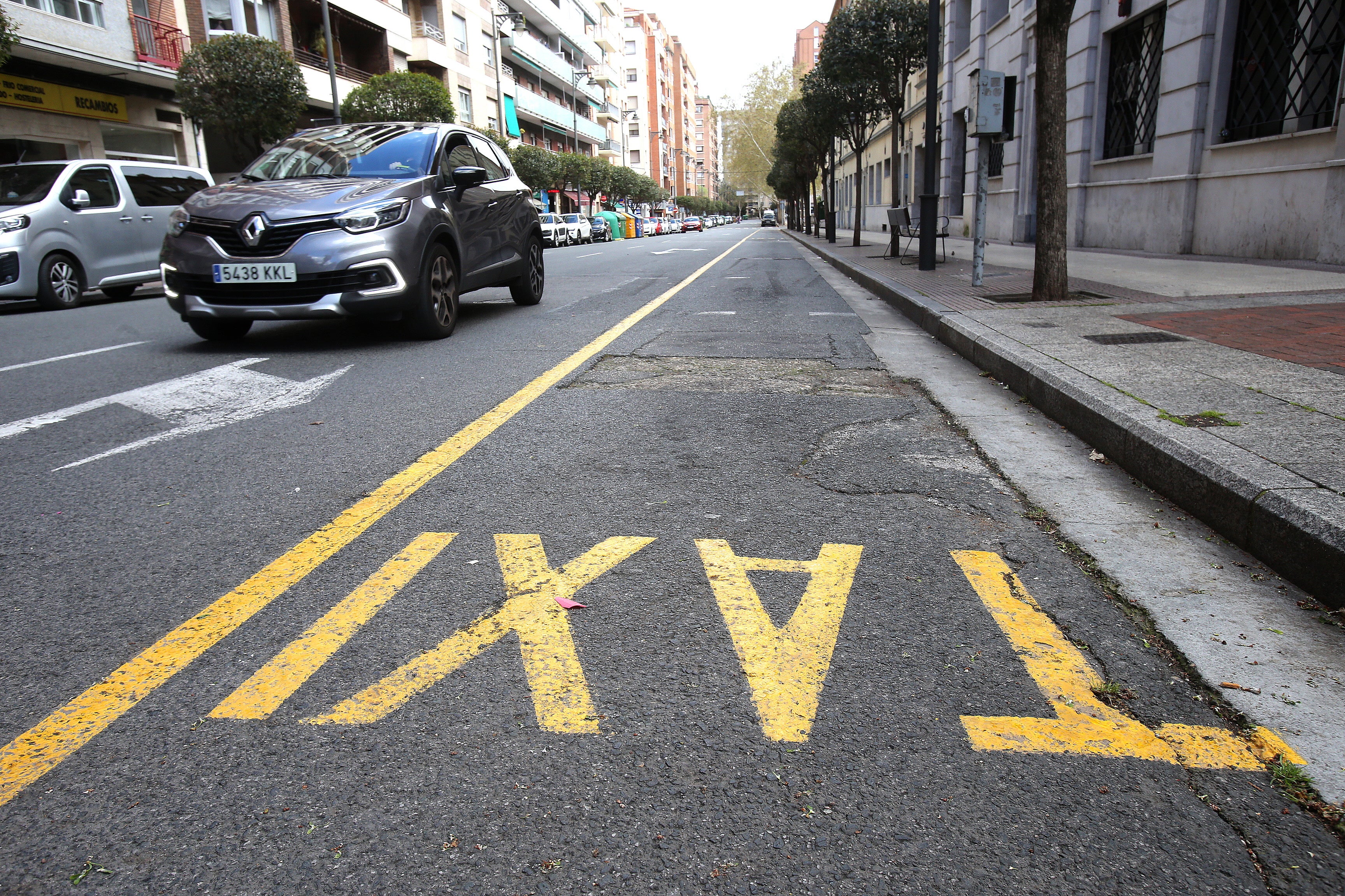 Buena parte de la parada de taxi de la fachada de la antigua estación se convertirá en aparcamiento en línea.