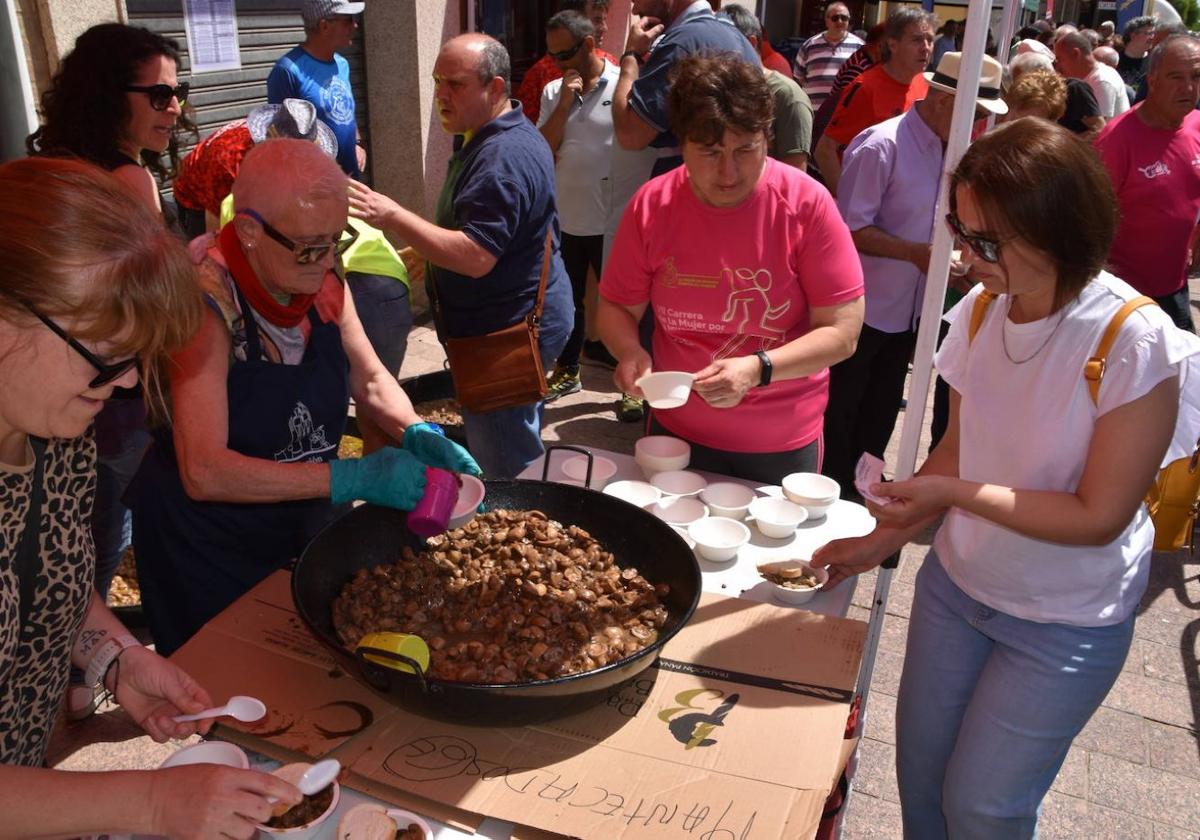 Degustación de calderetas de champiñón en Fungitur 2023.