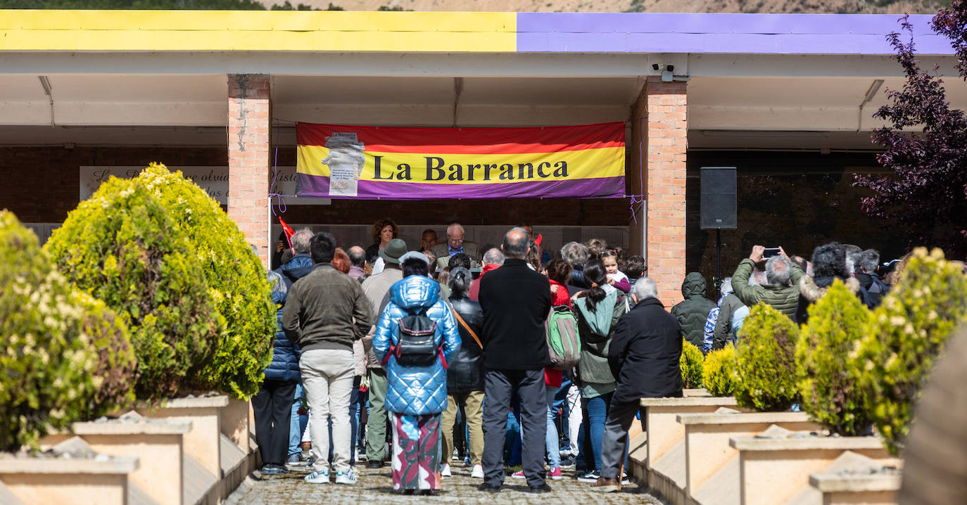 Homenaje cívico a los represaliados en La Barranca