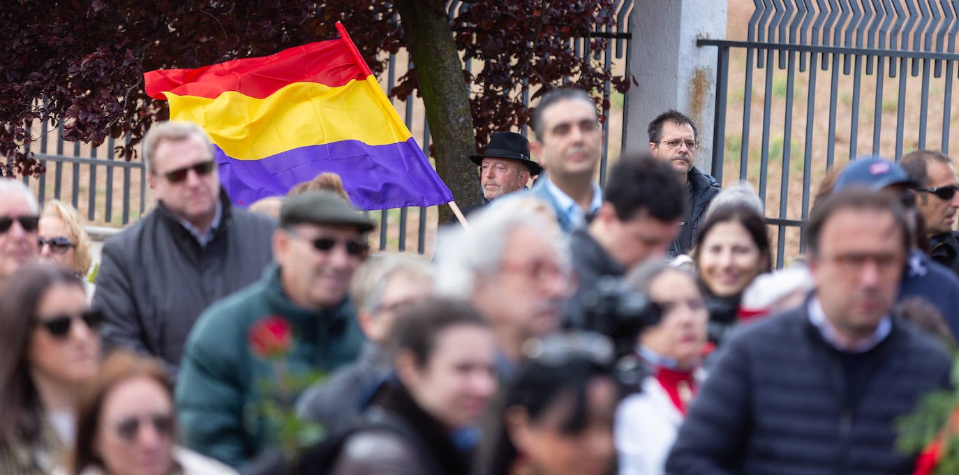 Homenaje cívico a los represaliados en La Barranca