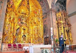 Intervención del obispo Santos Montoya, delante del retablo de Diego Camporredondo recién restaurado.