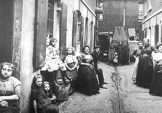 Callejón de Dorset Street, en el barrio londinense de Whitechapel, a finales del siglo XIX.