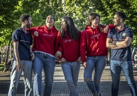 Pablo, Andrea, Carla, Taty y Dani, ayer recordando los dos éxitos que acumulan.