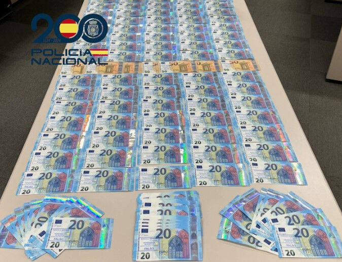 Una imagen de archivo de billetes falsos en una operación de la Policía Nacional.