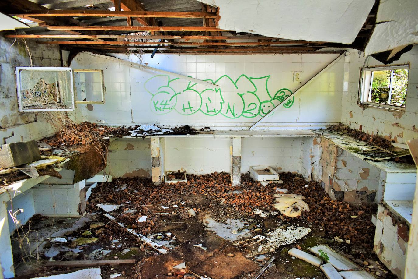 Las imágenes del estado de abandono de la piscifactoria