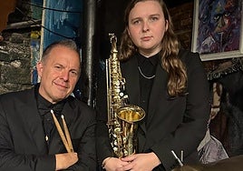 El baterista Joe Farnsworth y la saxofonista Sarah Hanahan.