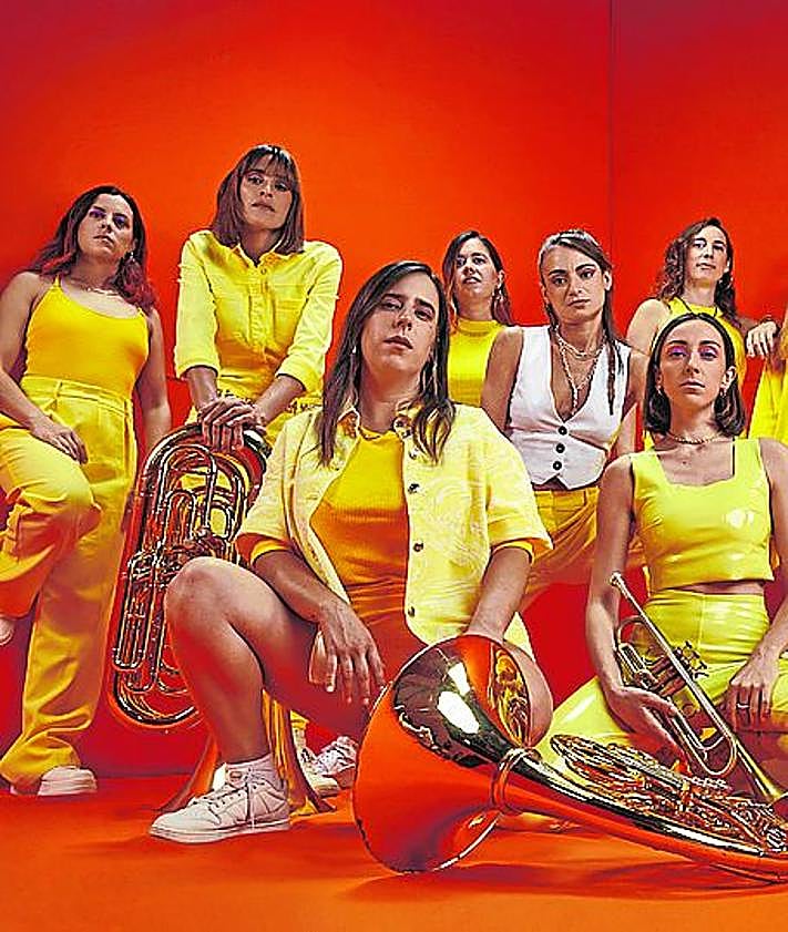 Imagen secundaria 2 - Arriba, Los Saxos del Averno, liderados por el logroñés Dani Niño (segundo por la izquierda). Abajo, Hipo Horn Brass Collective y Balkan Paradise Orchestra. 