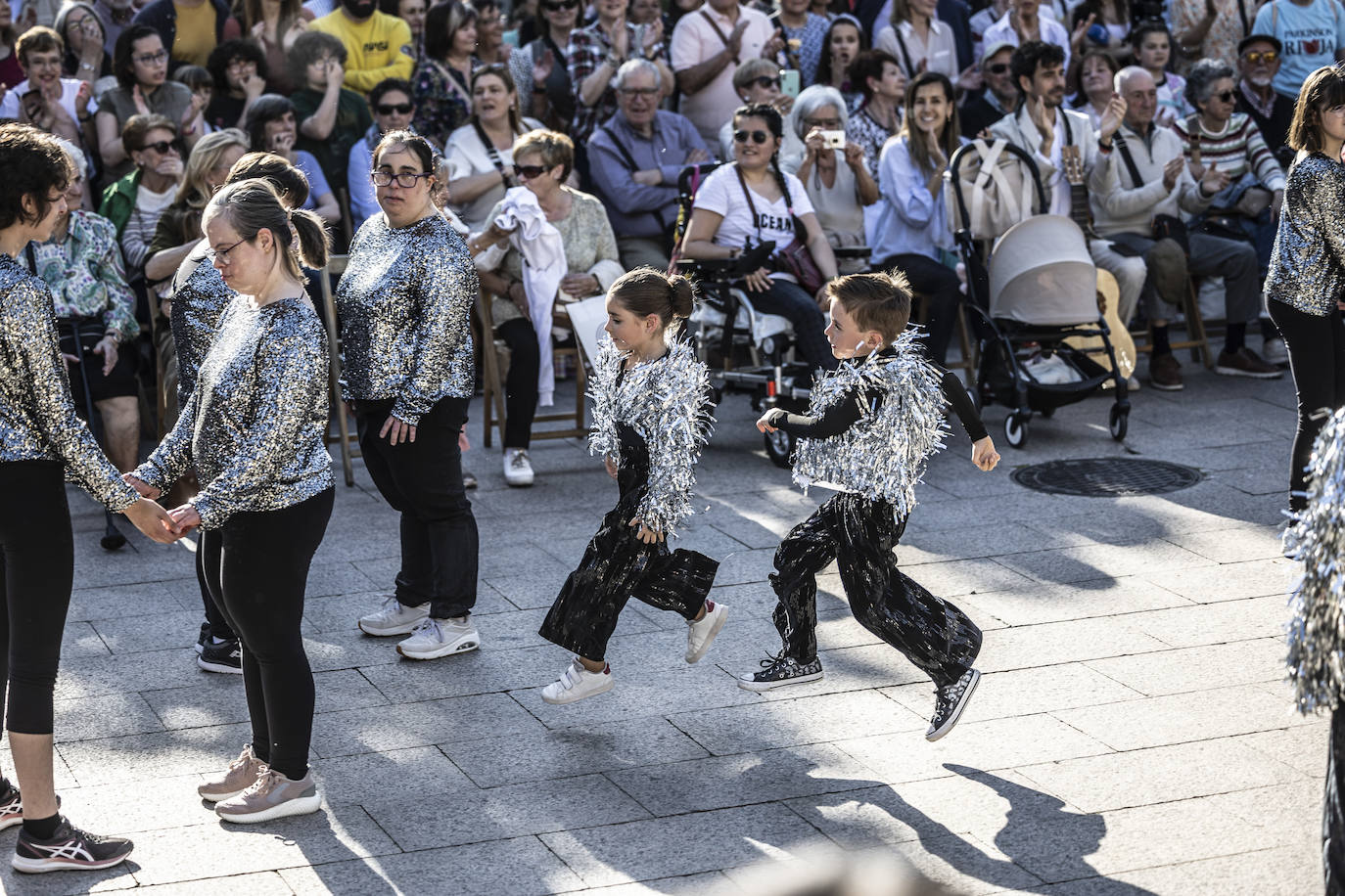 Serenata de Pablo Sainz Villegas por las calles de Logroño