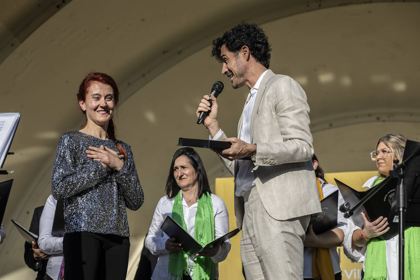 Serenata de Pablo Sainz Villegas por las calles de Logroño