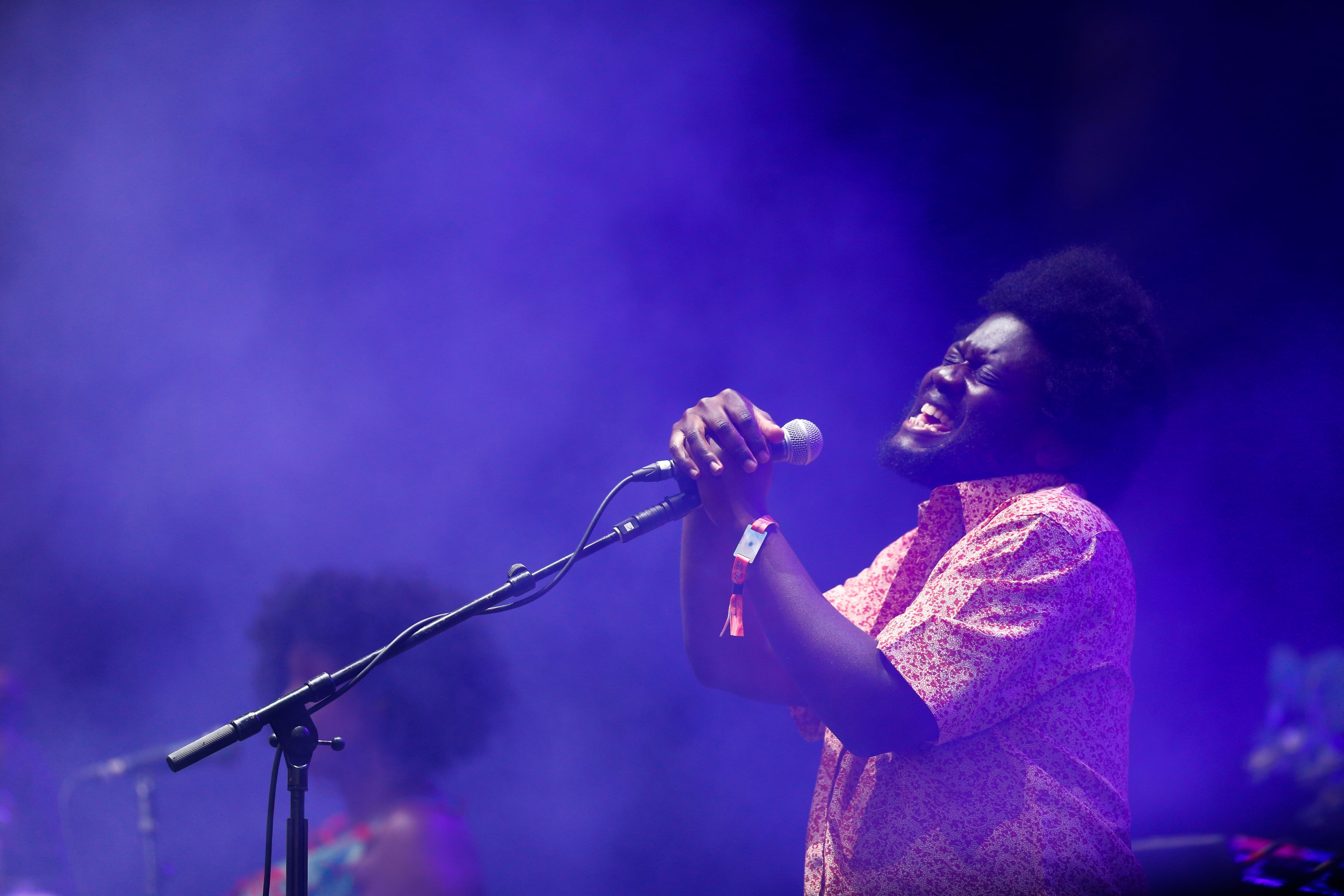 Michael Kiwanuka en una actuación en Málaga.