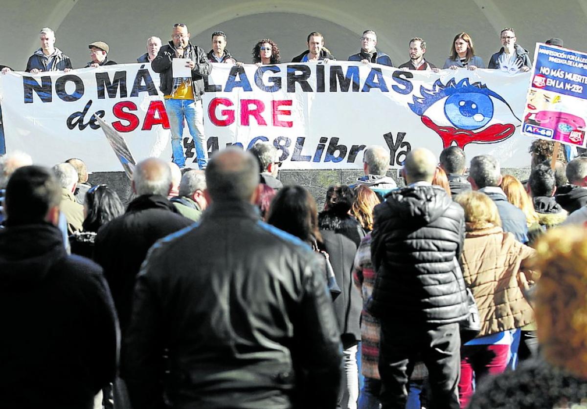 Manifestación en el Espolón de 2017 exigiendo la liberación de la AP-68.