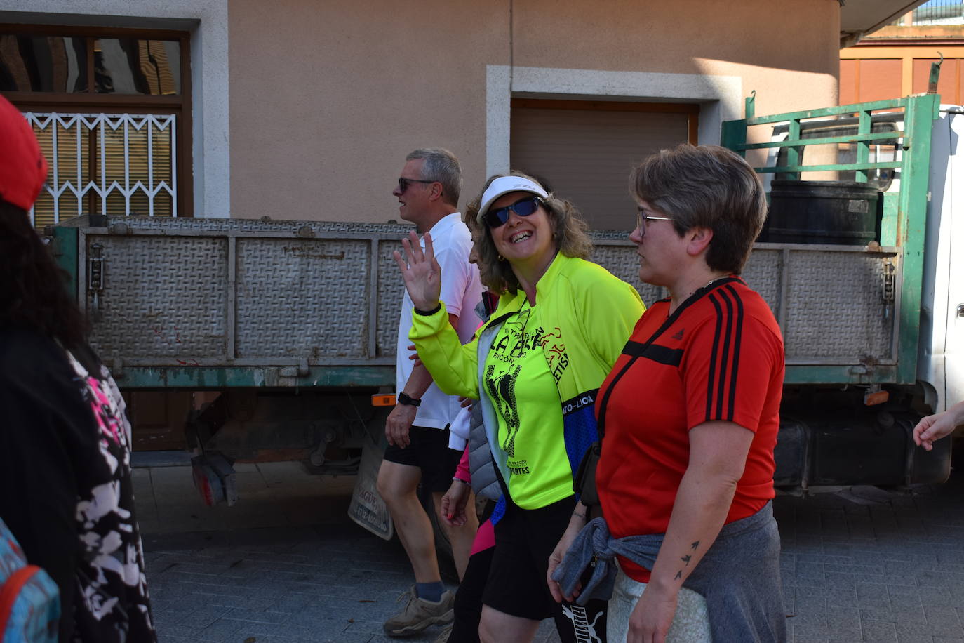 Dos marchas senderistas reúnen más de trescientas personas en Pradejón y Rincón de Soto