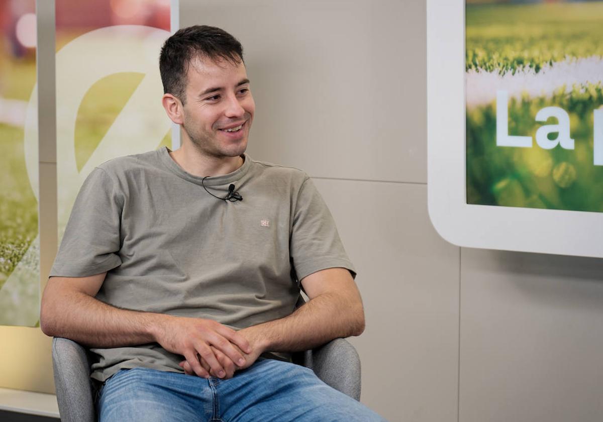 Darío sonríe durante su entrevista en TVR, hoy al mediodía.