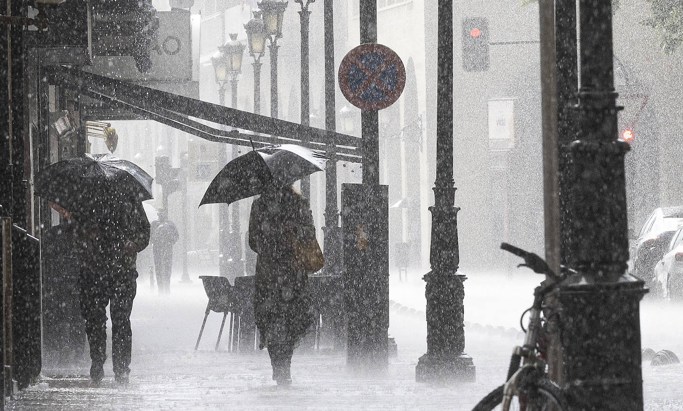 Intensa tormenta sobre Logroño