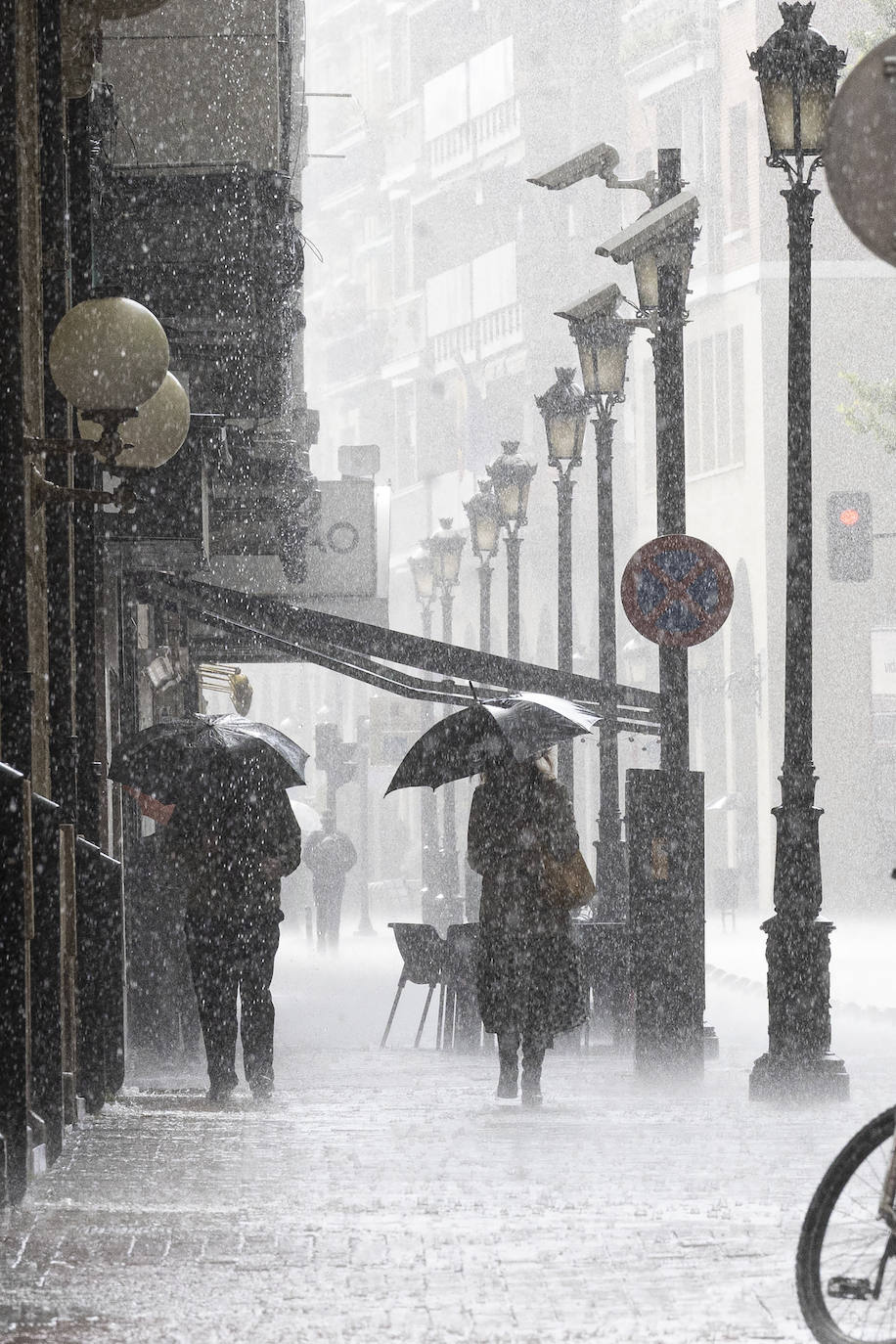 Intensa tormenta sobre Logroño