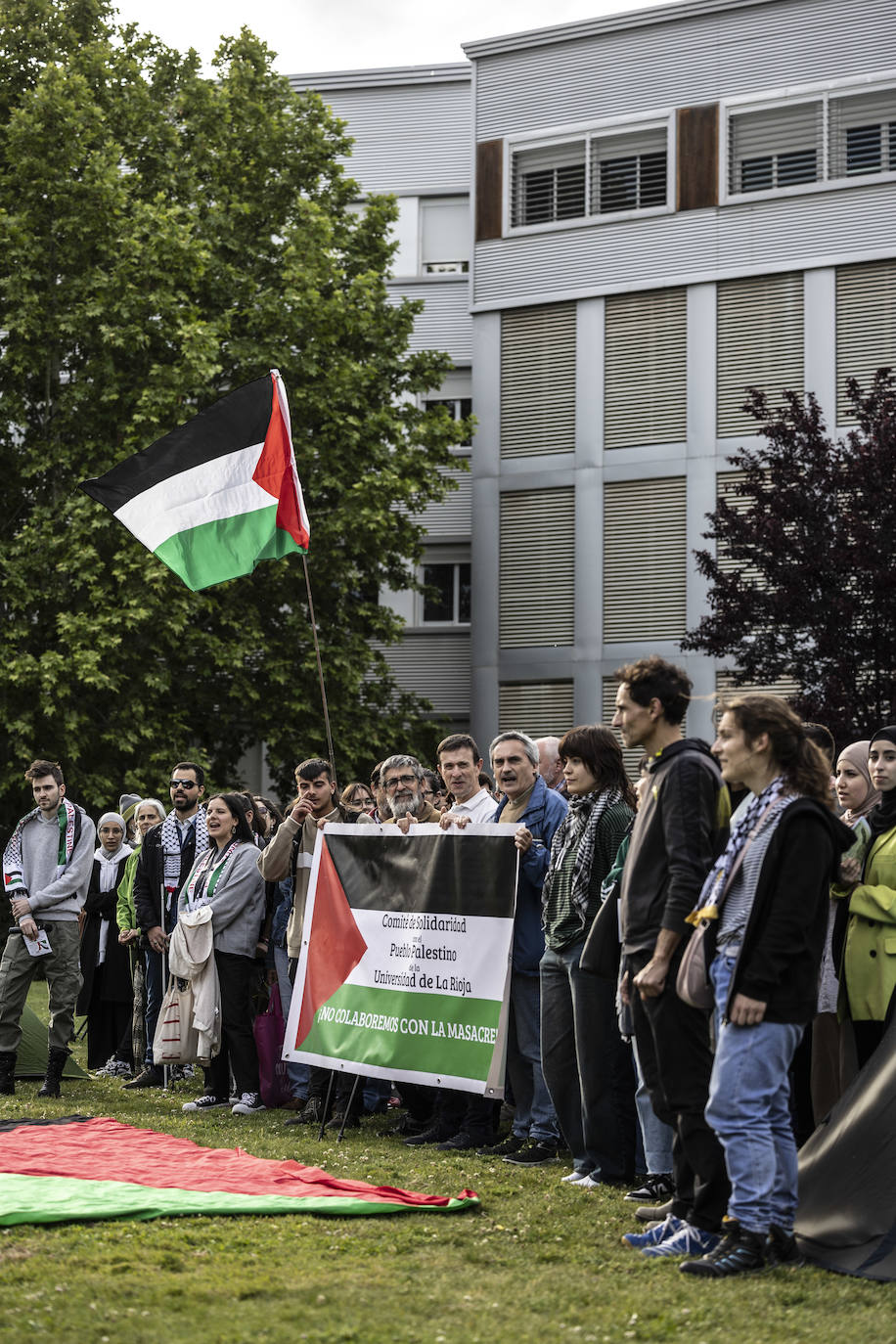 Primera mañana de acampada en la UR para apoyar a Palestina