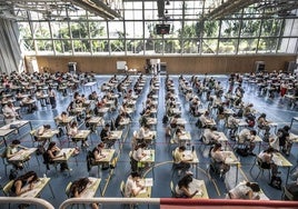 Exámenes de la última edición de la EBAU en la Universidad de La Rioja.