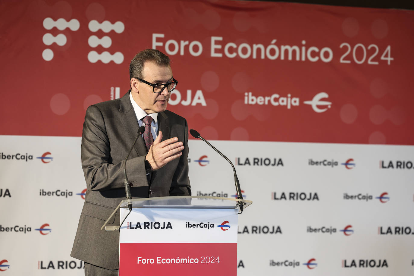 El economista Aldo Olcese participó en el foro económico de Diario LA RIOJA