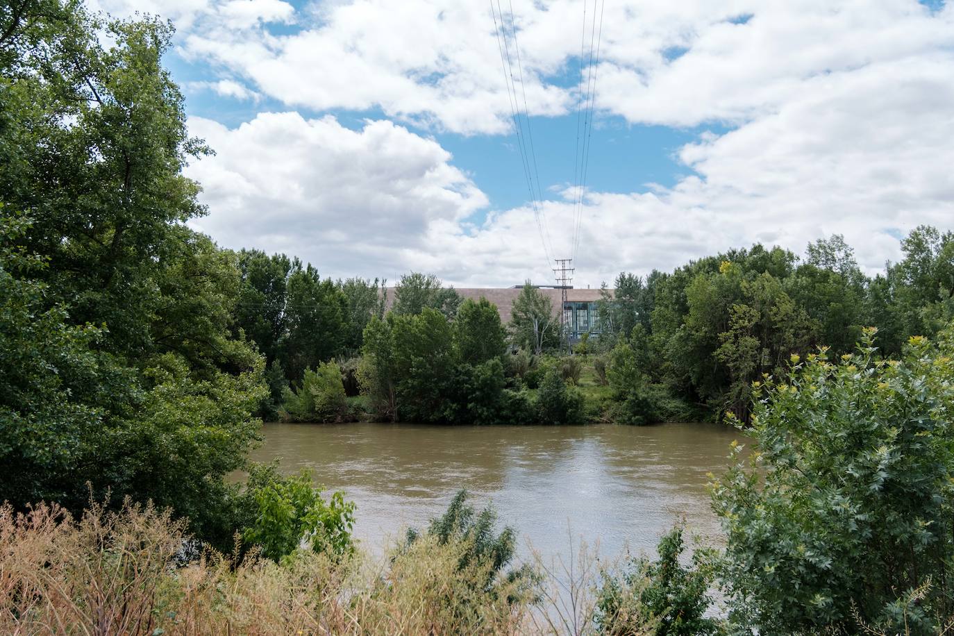 El quinto puente está previsto entre la prolongación de la calle San Millán, dejando a un lado Riojarórum, y la LR-131.