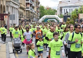 Salida desde El Espolón, a las once de esta mañana, de la VII Carrera de la Familia.