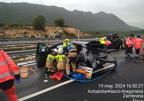 Ocho personas resultan heridas en un choque múltiple en la AP-68 a la altura de Zambrana tras una granizada