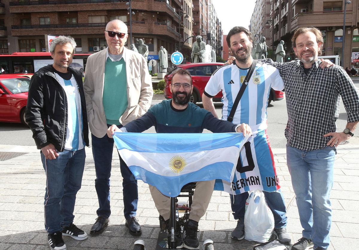 Emiliano Godoy, Gustavo Lauría, Gustavo Luiz, Germán Denton y Horacio Becerra, en la Gran Vía de Logroño.