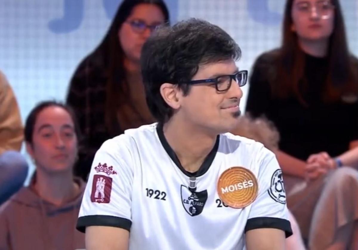 Moisés Laguardia, con la camiseta del Alfaro, en el programa.