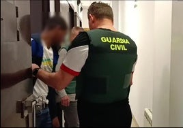 El detenido por la Guardia Civil.