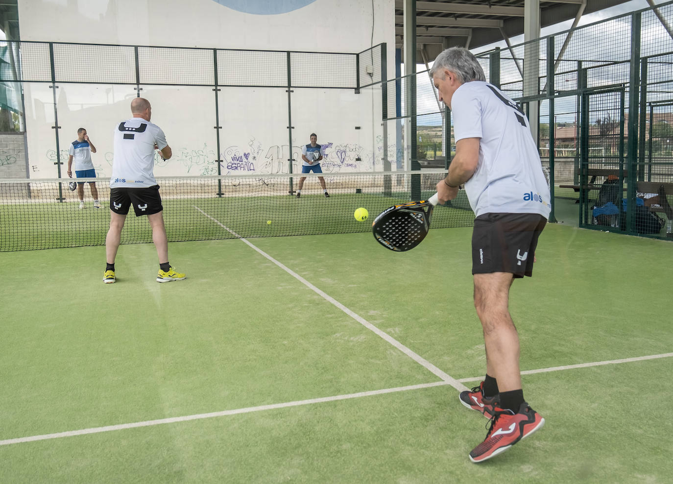 Ortodoncia Muro y Re9 toman ventaja en el torneo de pádel Empresas de La Rioja