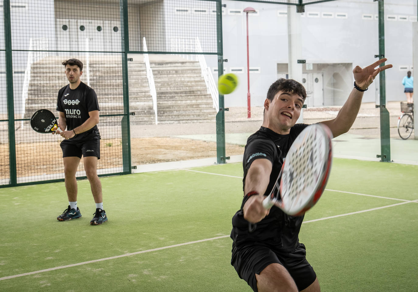 Ortodoncia Muro y Re9 toman ventaja en el torneo de pádel Empresas de La Rioja