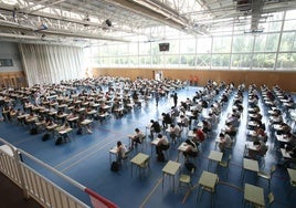 Foto general de estudiantes en la EBAU del pasado año.