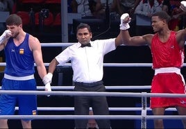 Cristian Javier Pinales celebra el triunfo ante Gazi Jalidov.