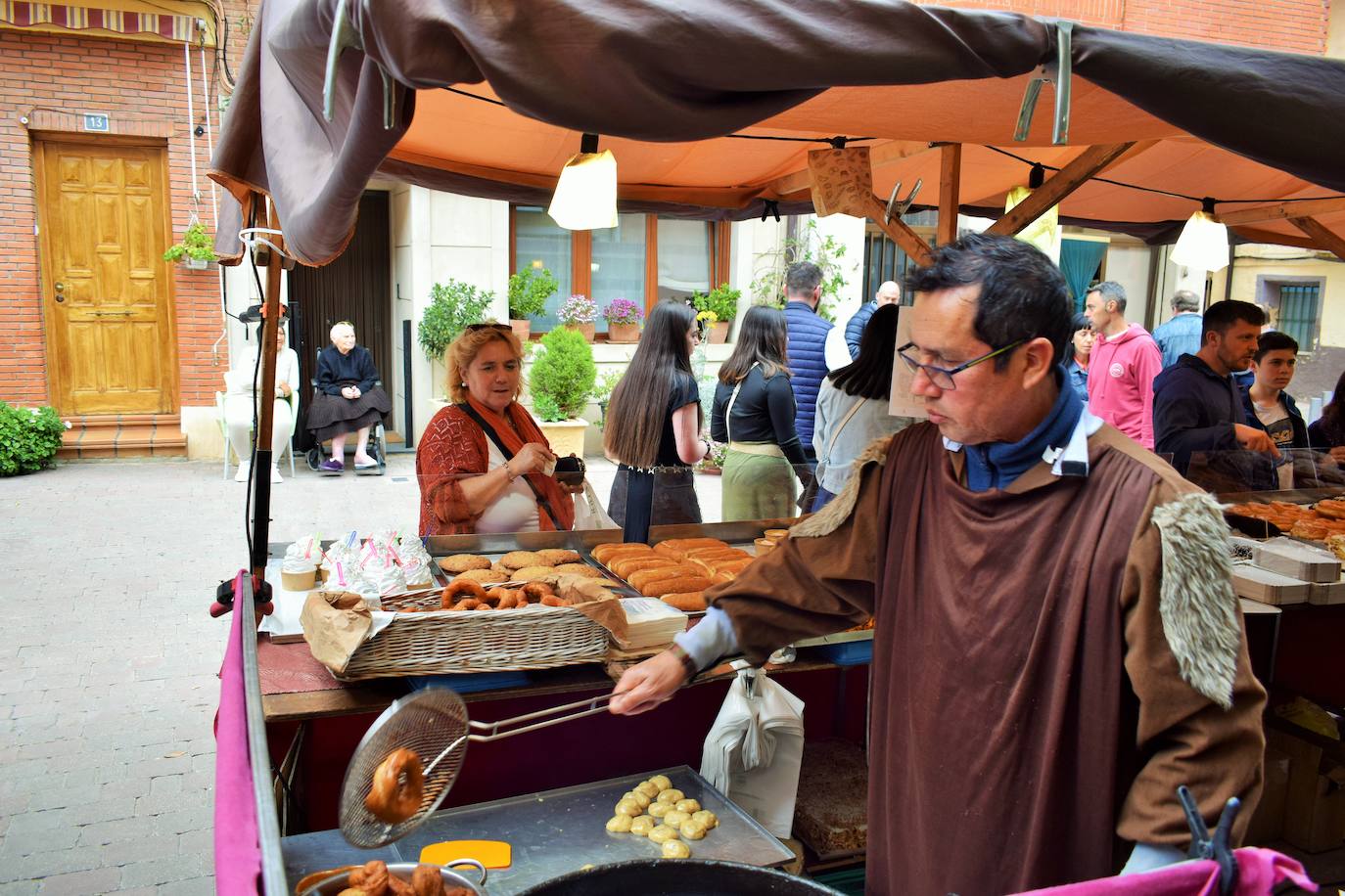 Agoncillo disfruta del XIV Mercado Medieval