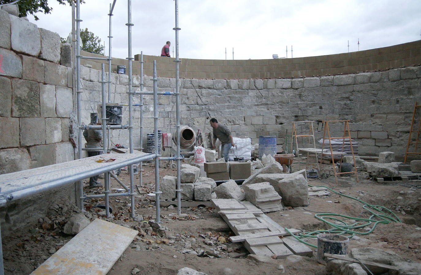 Rehabilitación del «cubo artillero de la fortificación de transición» en 2006 para su inauguración en 2007.