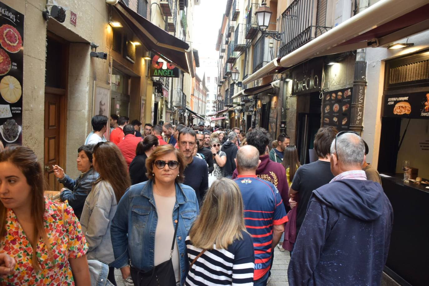 Ambiente blanquirrojo en la Laurel antes del UDL-Marbella