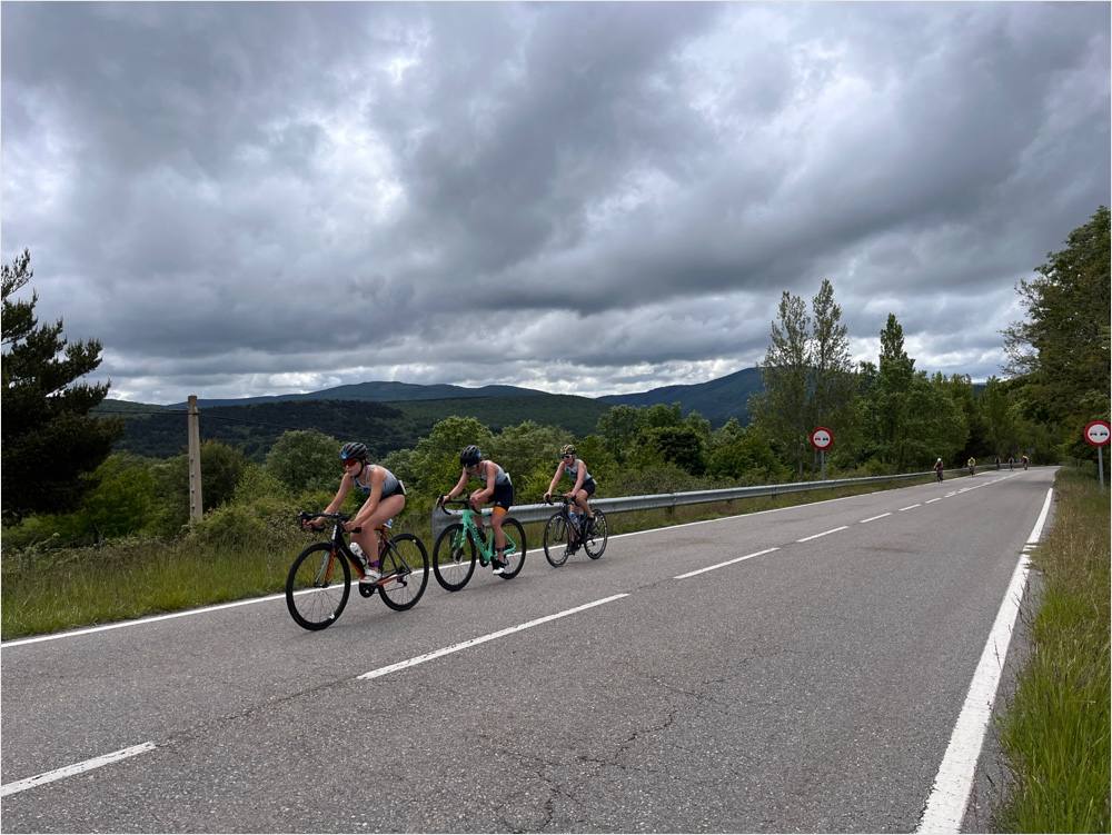 Del Alámo y Remírez ganan el triatlón de El Rasillo