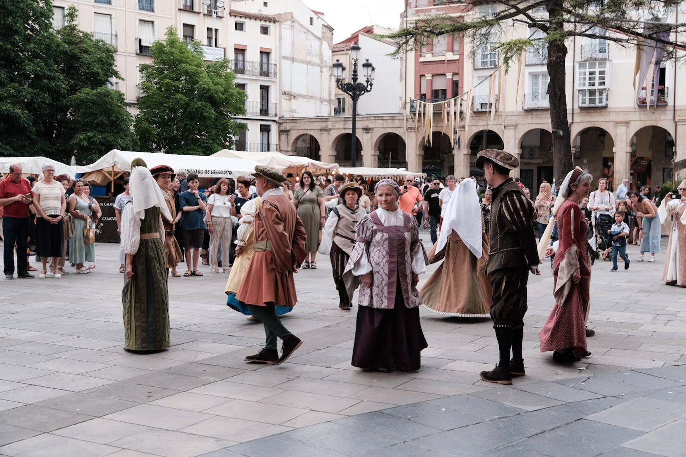 Pregón infantil y bailes renancentistas