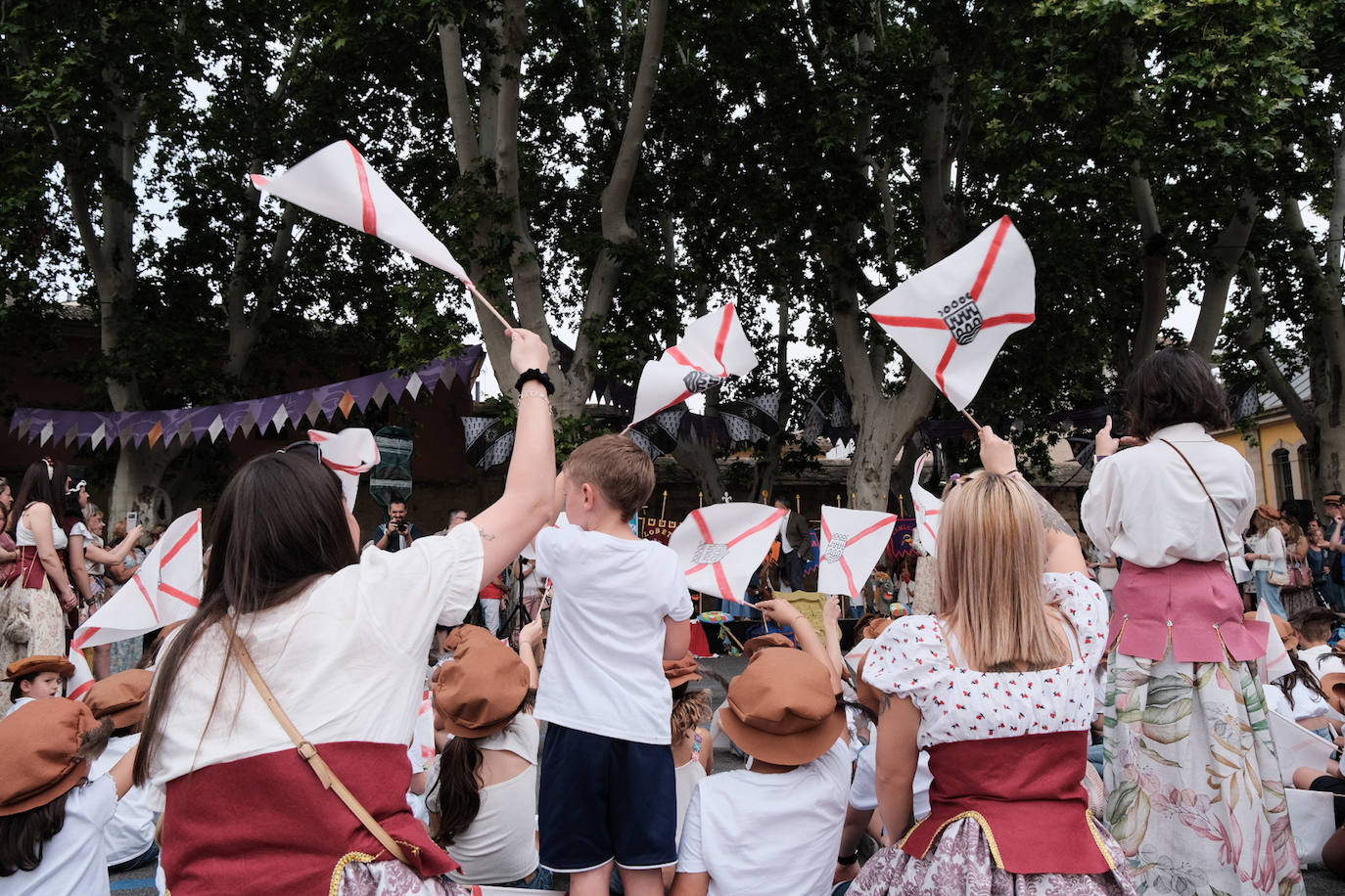 Pregón infantil y bailes renancentistas